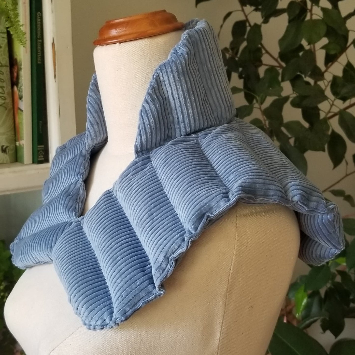 Neck/shoulder heat pack blue
