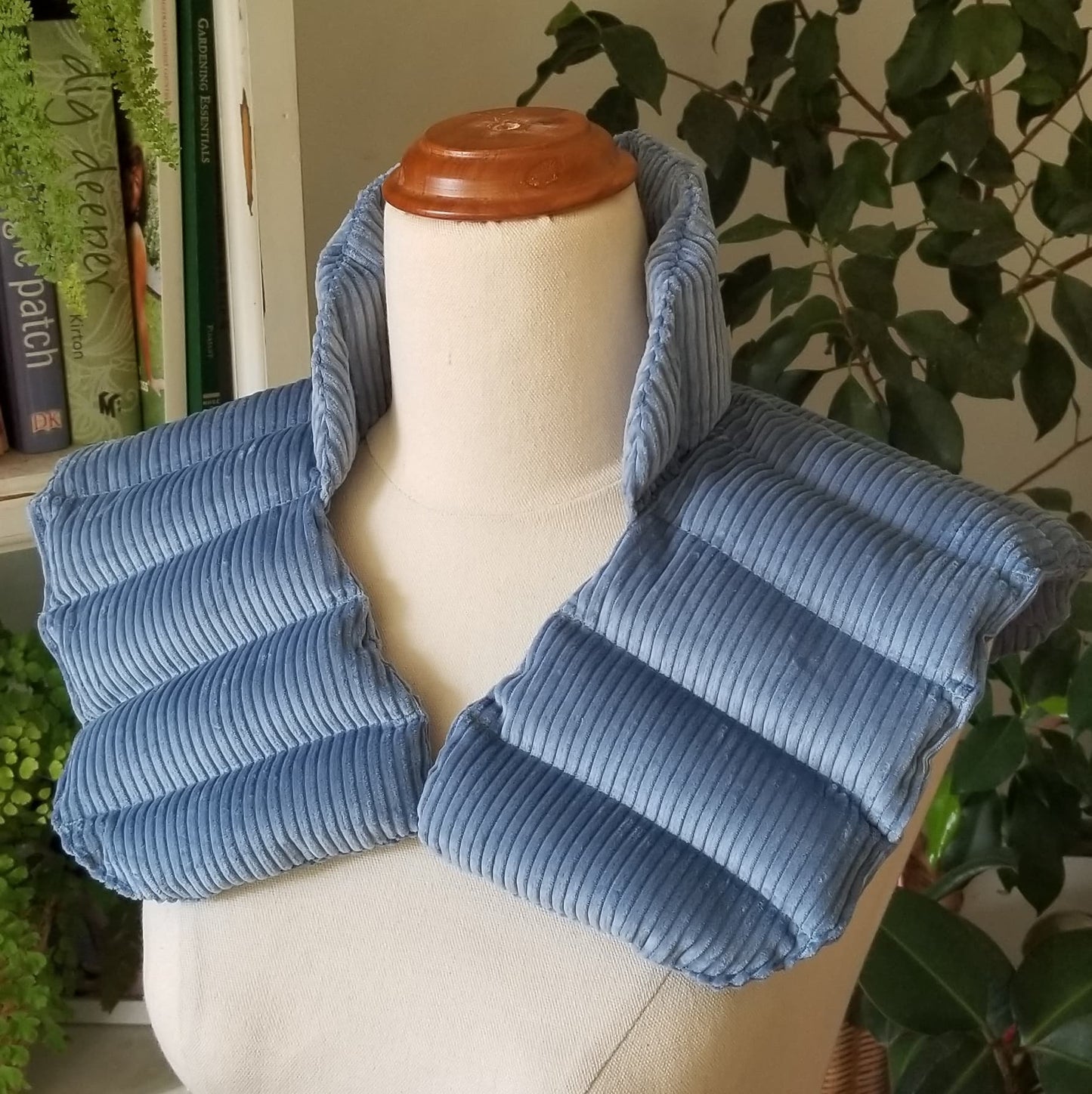 Neck/shoulder heat pack blue