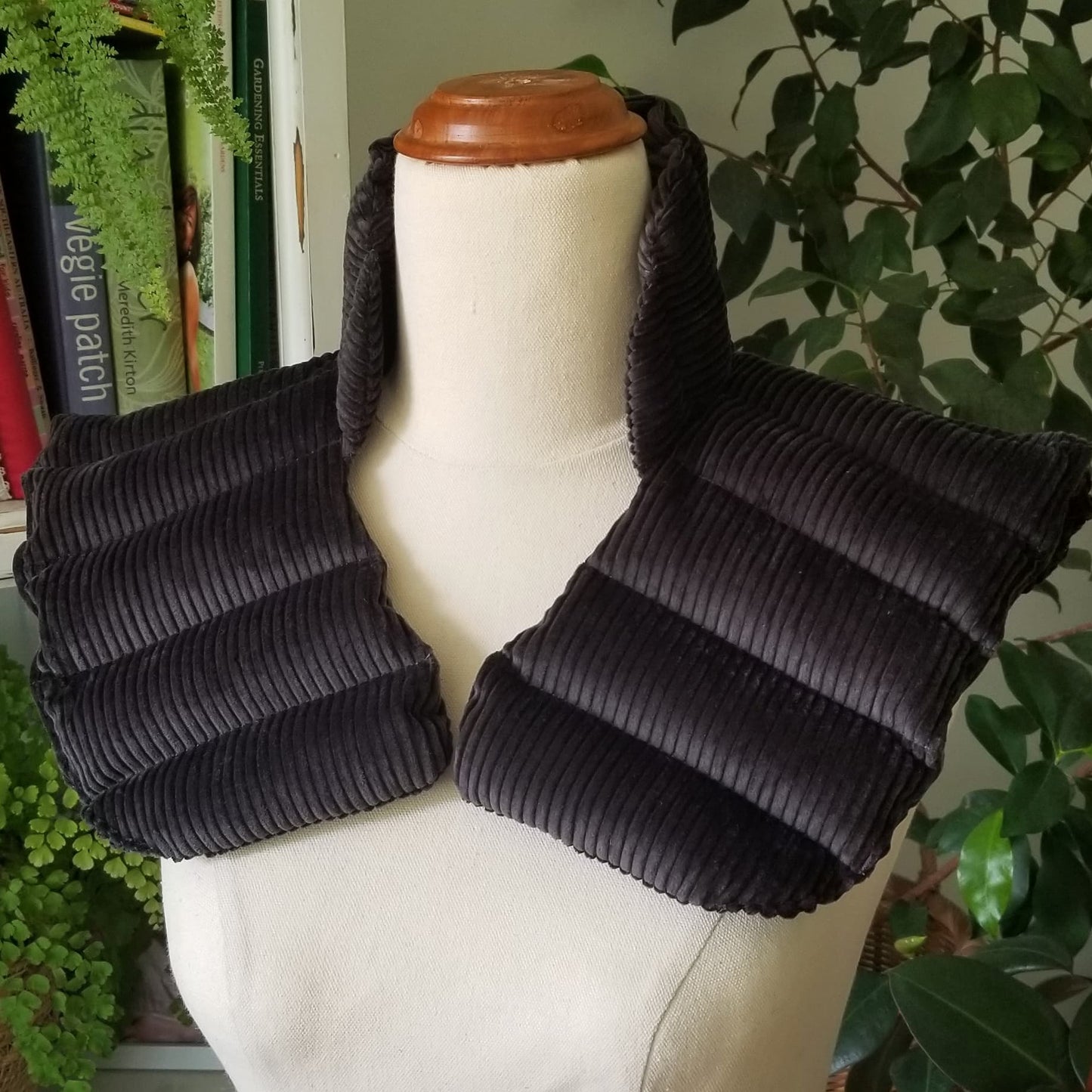 Neck/shoulder heat pack charcoal